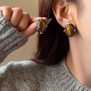 Vintage tiger Eye stone earring girl